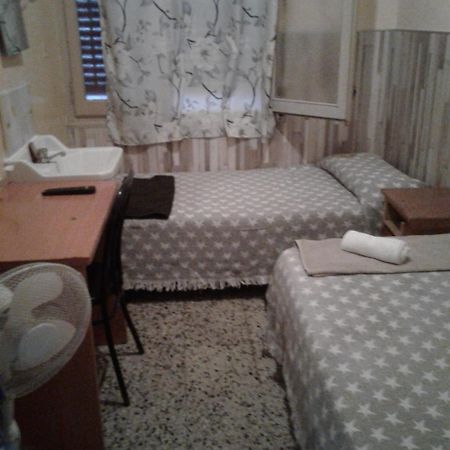 Pension Suiza Reus Buitenkant foto